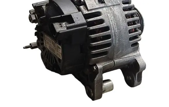 Volkswagen Golf V Generator/alternator 03C903023H