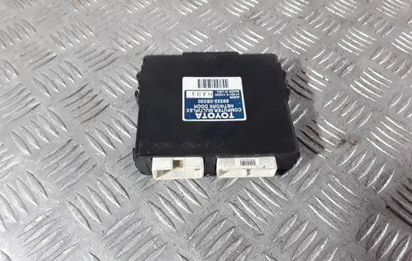 Toyota Prius (XW20) Door control unit/module 892220E020 41481410230