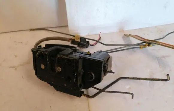 Hyundai Getz Front door lock