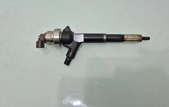 Opel Astra J Fuel injector 97376270 8973762703
