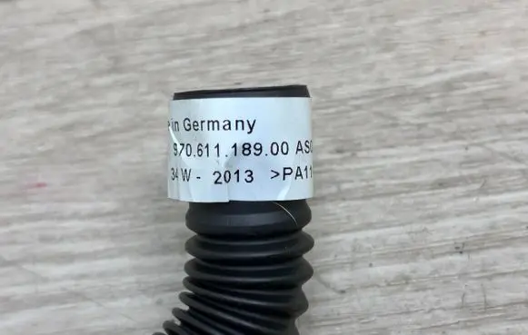 Porsche Panamera (970) Breather hose/pipe 97061118900
