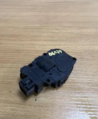 BMW 3 E90 E91 A/C air flow flap actuator/motor 410475520 D6024
