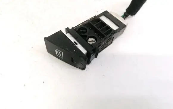 Hyundai Matrix Windscreen/window heater switch 9371017000 93710-17000