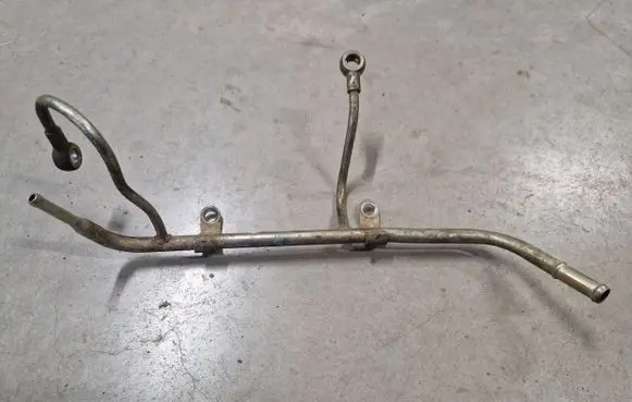 Mitsubishi L200 Fuel injector supply line/pipe 