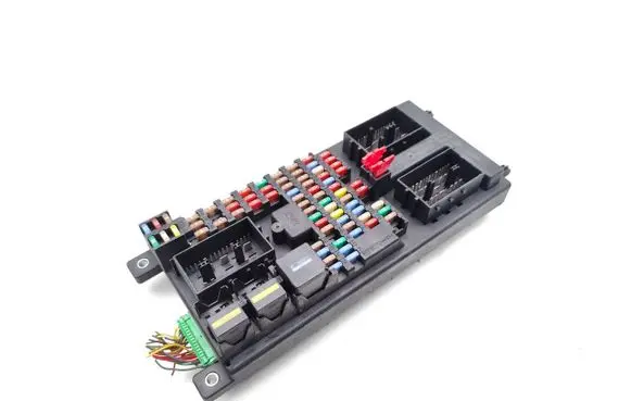 Land Rover Discovery 3 - LR3 Fuse module YQE500300 519051502