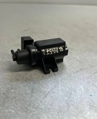 BMW 5 E60 E61 Turbo solenoid valve 7805391