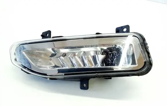 Nissan Leaf II (ZE1) Front fog light 261558995C 90102551