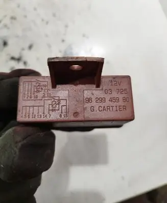 Suzuki XL7 I Fuel pump relay 