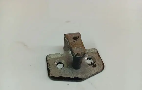 Opel Astra H Front door lock loop/hook striker