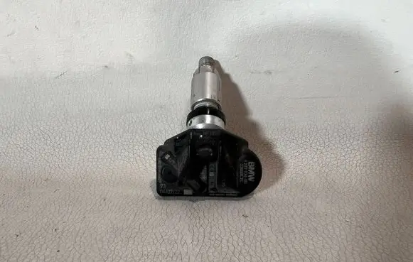 BMW 1 F40 Tire pressure sensor 687793605