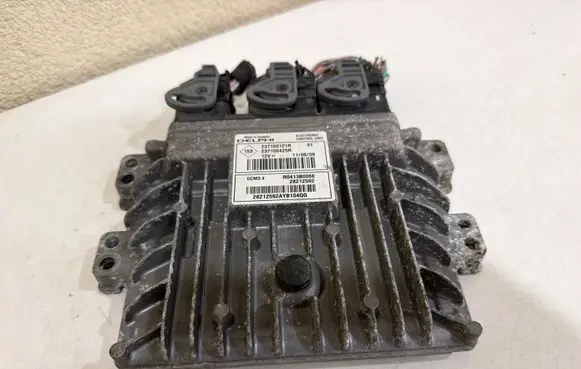 Renault Megane III Engine control unit/module 237100121R