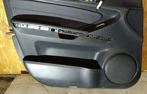 Mercedes-Benz ML W164 Front door card panel trim