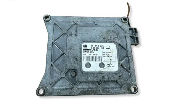 Opel Zafira B Engine control unit/module 55568735 S0700403 5WK9463