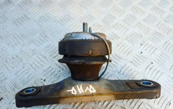 Volvo V40 Engine mount bracket 31359635 31460937