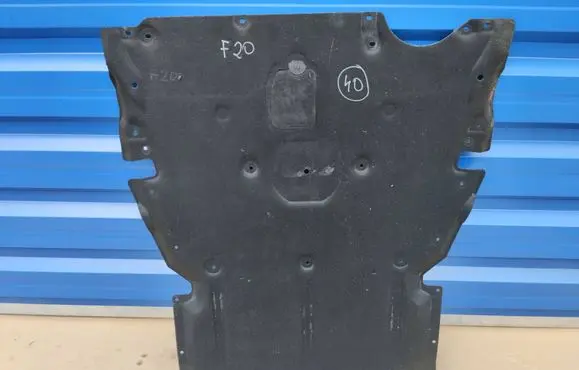 BMW 1 F20 F21 Engine splash shield/under tray 7241814