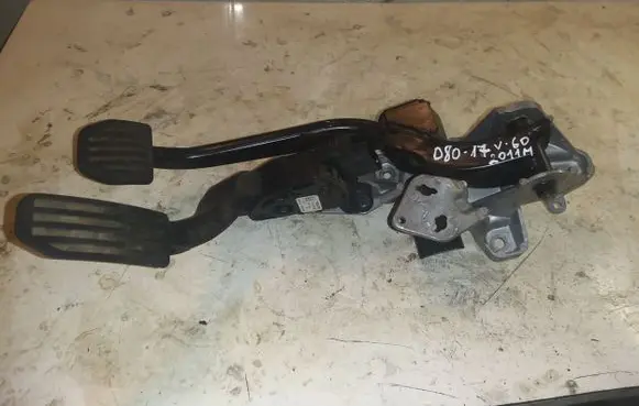Volvo V60 Accelerator throttle pedal 31329059