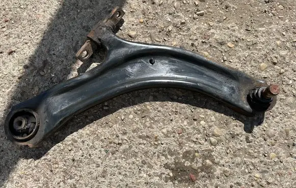 Nissan Qashqai Front lower control arm/wishbone