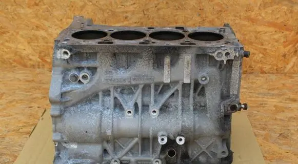 BMW 3 E90 E91 Engine block 7811138
