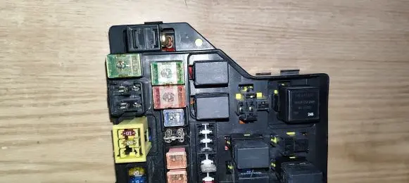 Mitsubishi Carisma Fuse box set BI1342 95338195338211