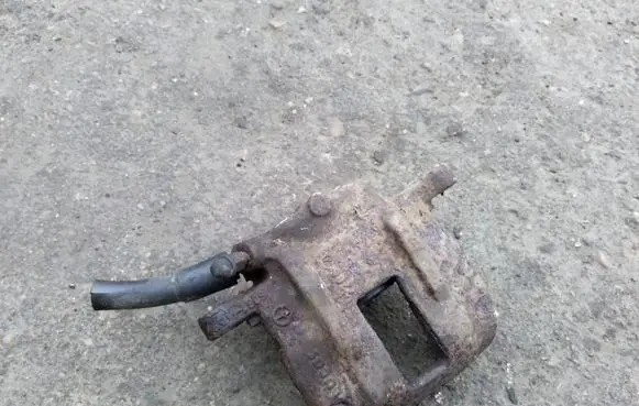 Mercedes-Benz A W168 Front brake caliper