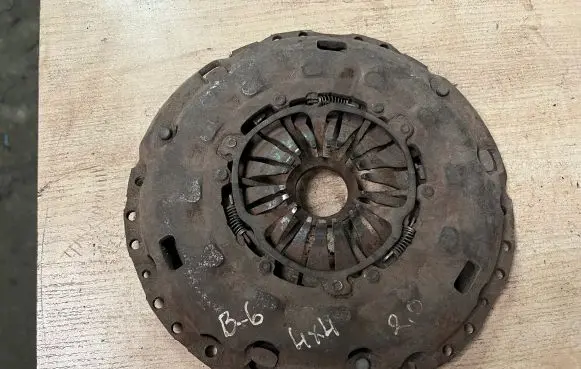 Volkswagen PASSAT B6 Pressure plate 
