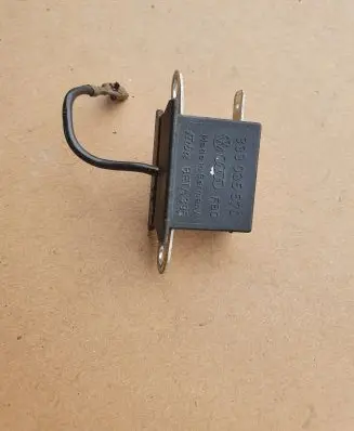 Volkswagen PASSAT B3 Windscreen/window heater switch 333035570