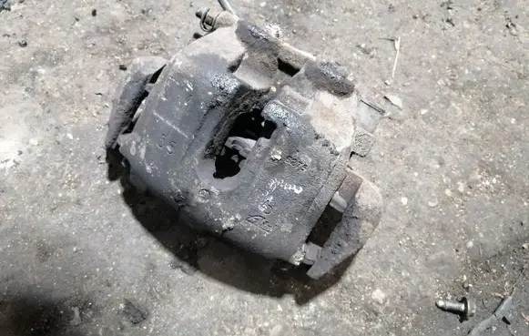 Mercedes-Benz ML W164 Front brake caliper