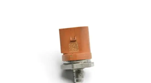 Volkswagen Golf V Fuel pressure sensor 06J906051D