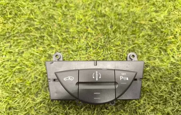 Mercedes-Benz E W211 Parking (PDC) sensor switch 2118217058 03751202