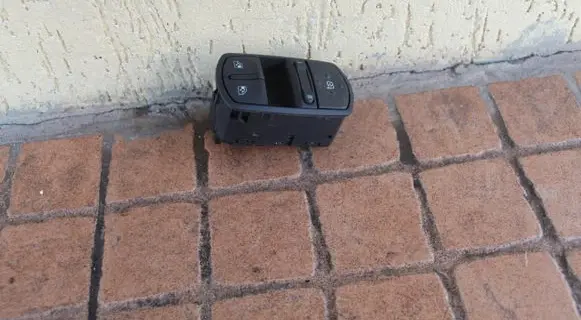 Opel Corsa D Quarter vent window switch 13258521AA