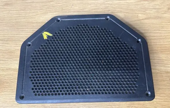BMW 3 E90 E91 Subwoofer grill/trim 4913631819