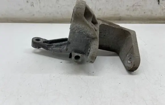 KIA EV6 Engine mounting bracket