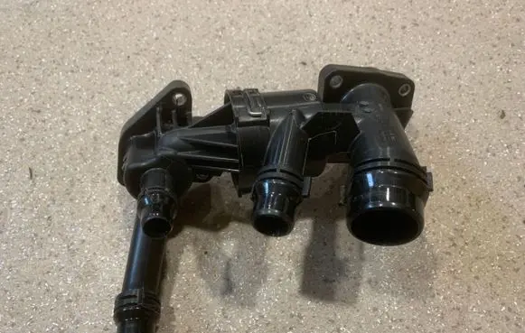 Thermostat/thermostat housing