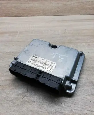 Opel Vectra B Engine control unit/module ECU 90569348 0281001634