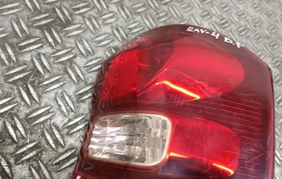 Toyota RAV 4 (XA20) Rear/tail lights