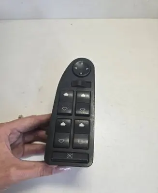 BMW 7 E38 Electric window control switch 61318360829