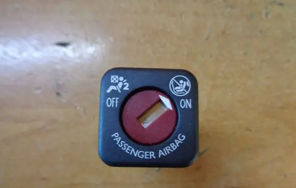 Toyota Aygo AB40 Passenger airbag on/off switch 9641391277