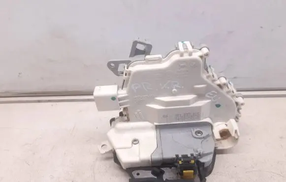 Audi A6 S6 C6 4F Front door lock 4F1837015G