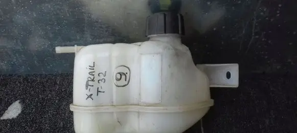Nissan X-Trail T32 Coolant expansion tank/reservoir 