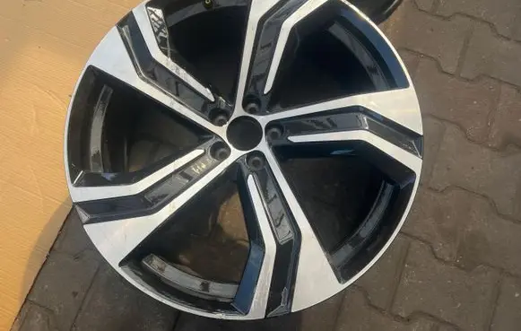 Volvo XC90 R22 alloy rim 