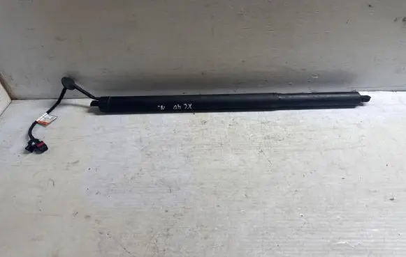 Volvo XC40 Tailgate strut 32227616