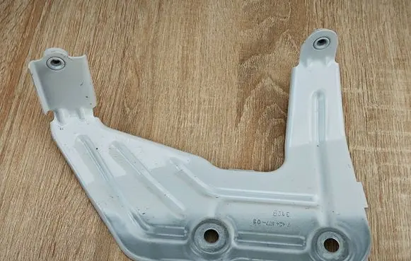 BMW X4 G02 Fender mounting bracket 7424677