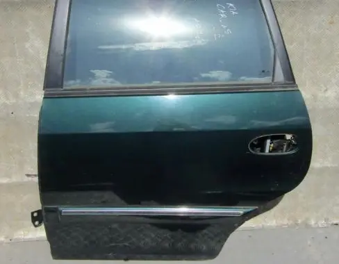 KIA Carens I Rear door