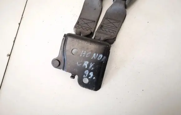 Middle seatbelt buckle (rear)