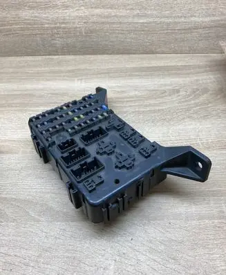 Ford Mondeo Mk III Fuse module 1S7T14A073AE