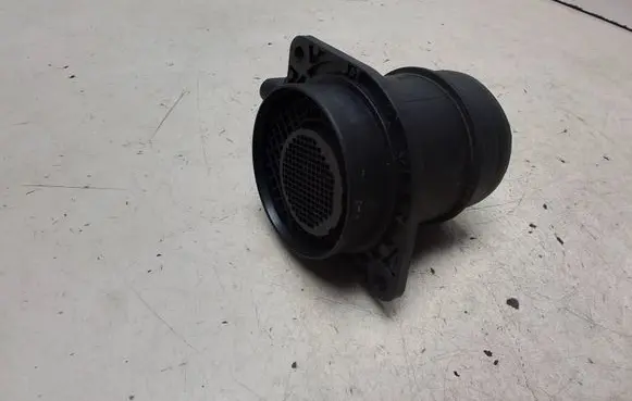 Volkswagen PASSAT B6 Mass air flow meter 8ET009149