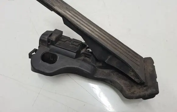 Volkswagen Golf V Accelerator throttle pedal 1K1721503P