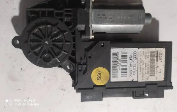 Audi A8 S8 D3 4E Front door window regulator motor 4E1959801