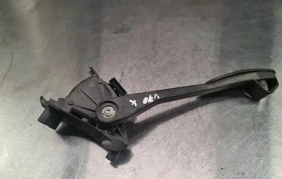 Volvo V70 Accelerator throttle pedal 9496822