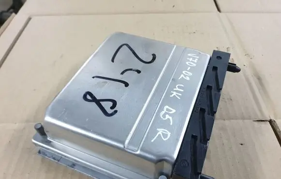 Volvo V70 Engine control unit/module 0281010319 08677708A